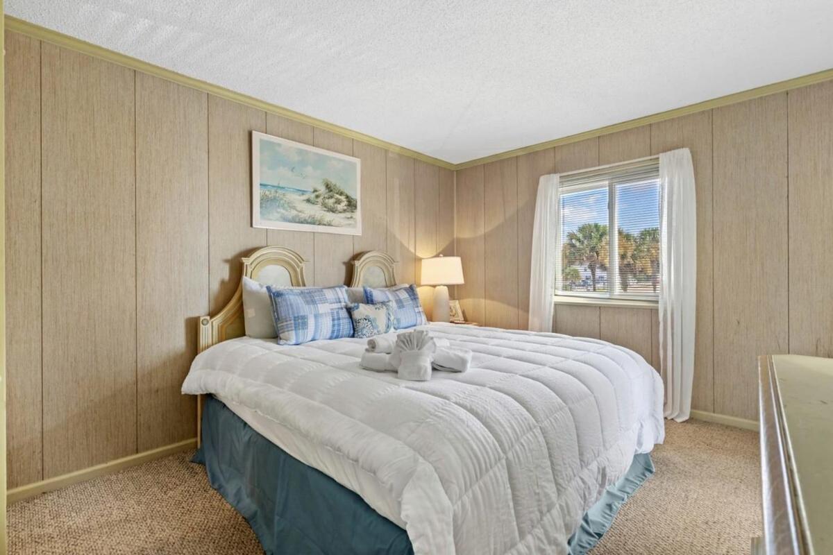 Сasa de vacaciones Seafarer Oceanfront Unit 107